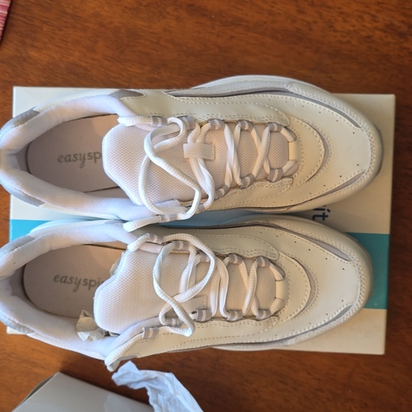EUC- Easy Spirit Fitness White/Gray Leather  Sneakers in 9W - Picture 1 of 13